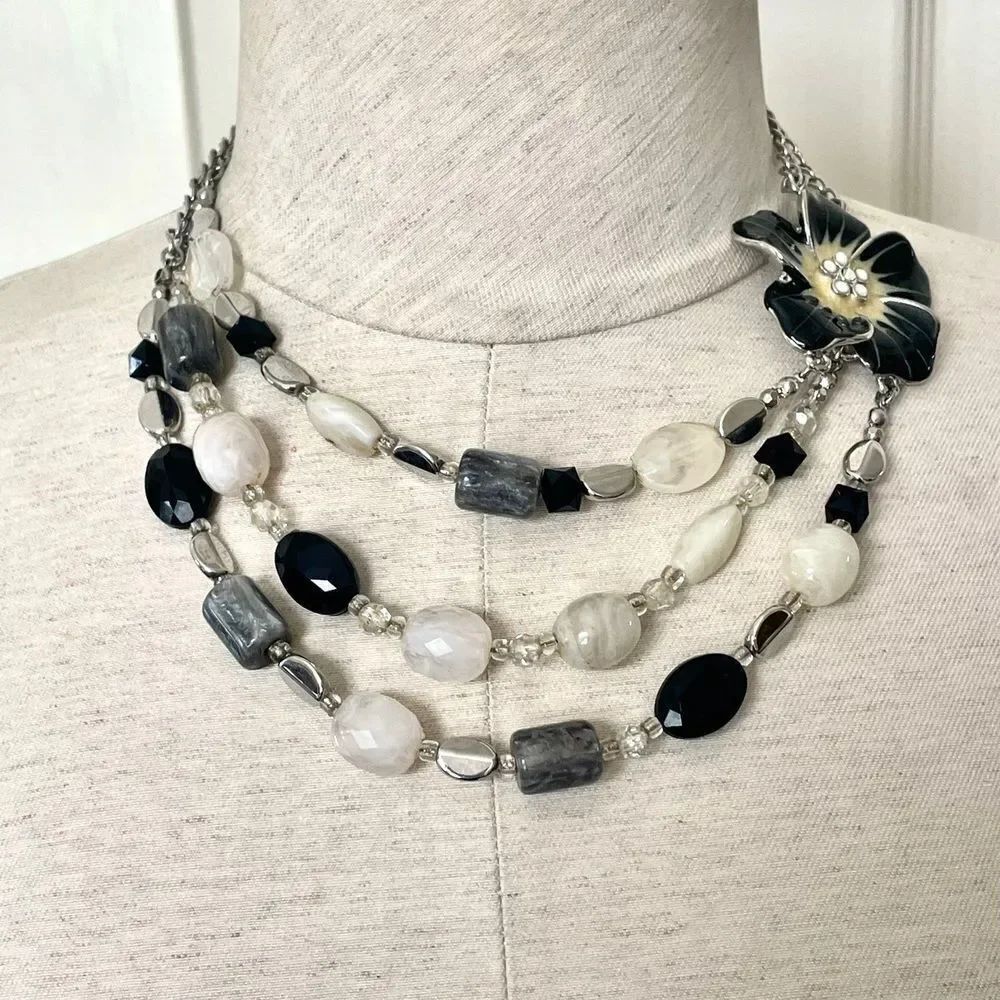 NYย collection multi strandโbeaded flowerโNecklace
